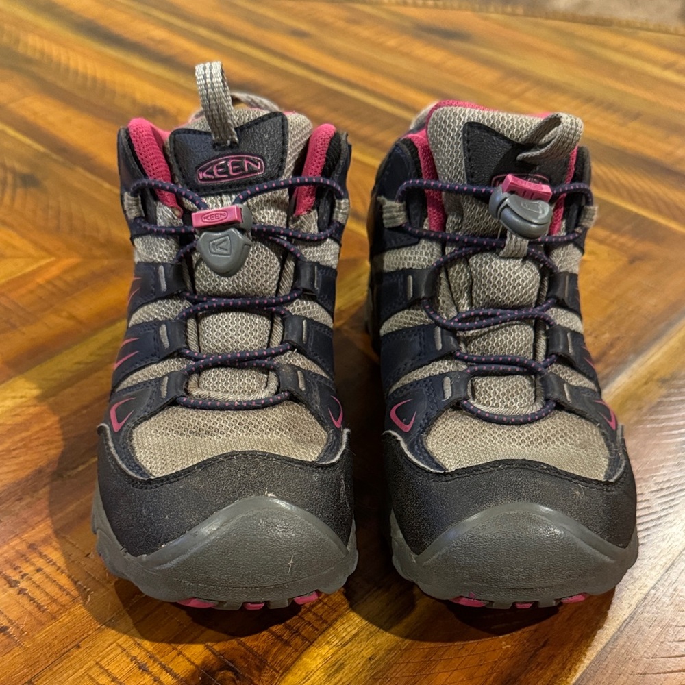 KEEN Kids Sneakers - Black and Pink